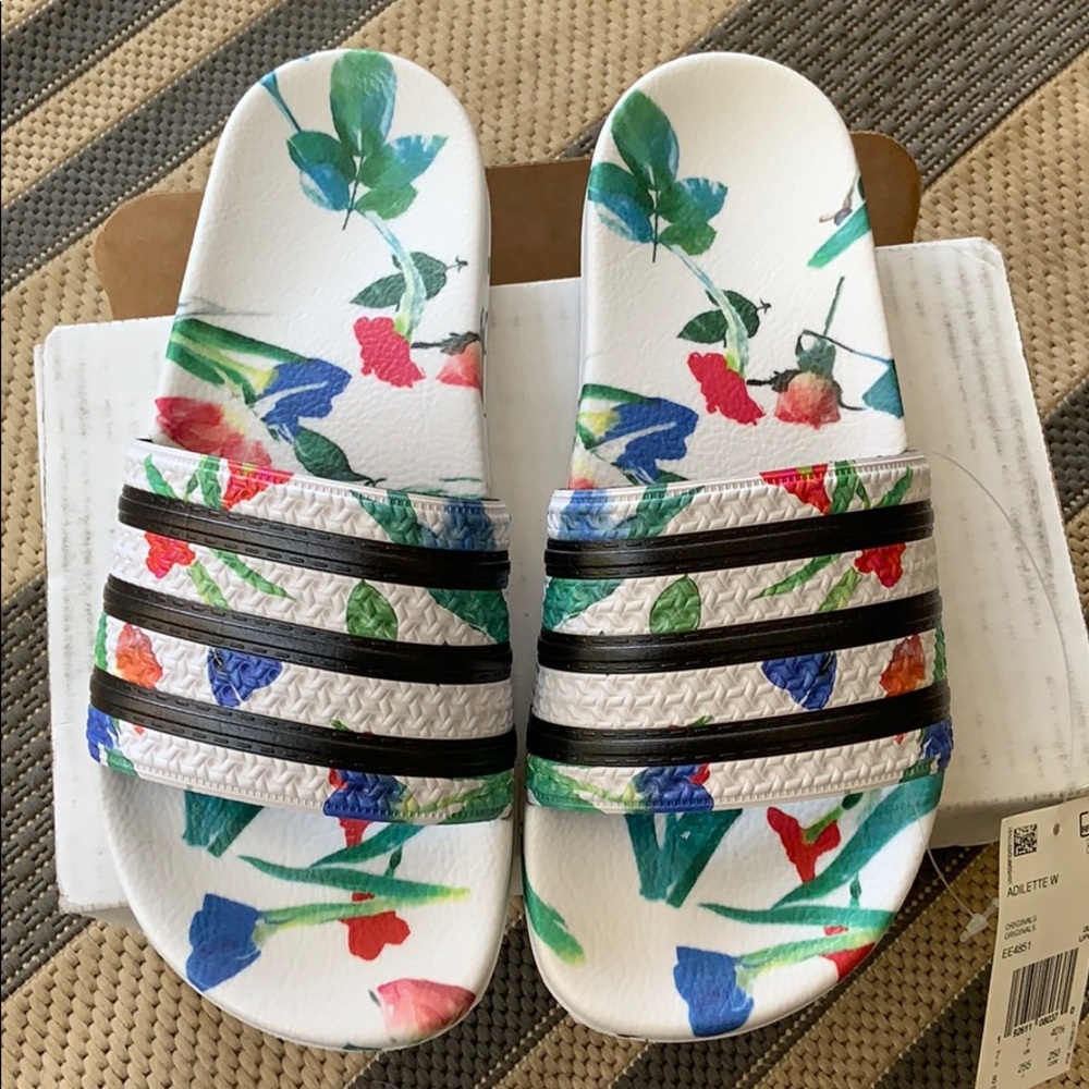 NWT! *SOLD OUT* Adidas Floral Adilette. Sz 8